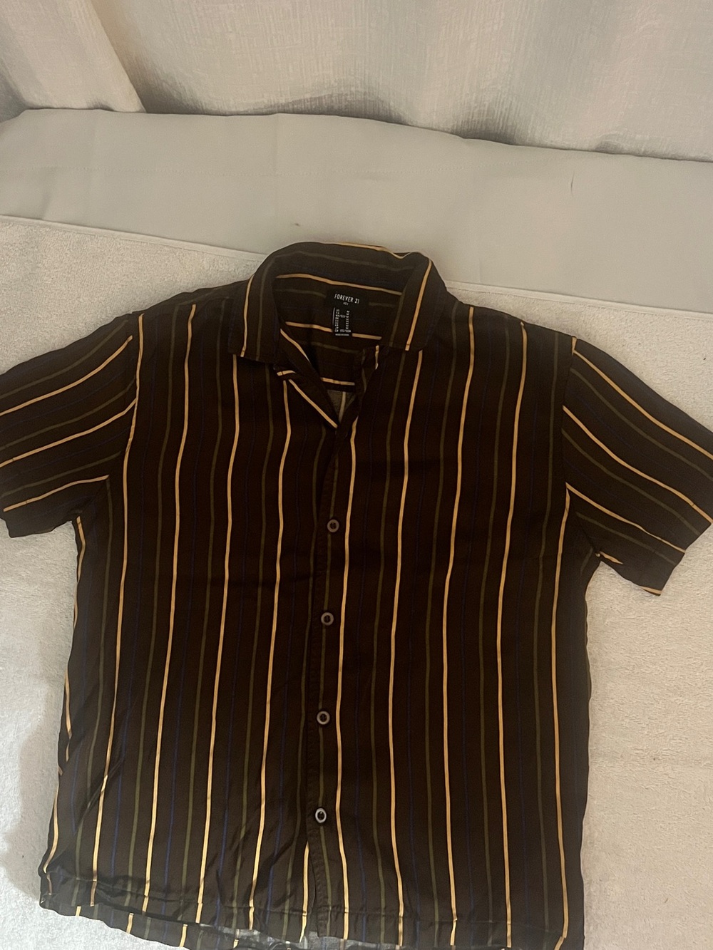 Forever men’s 21 Black Short-Sleeve Button-Up Shirt with Yellow Stripes SIZE MED